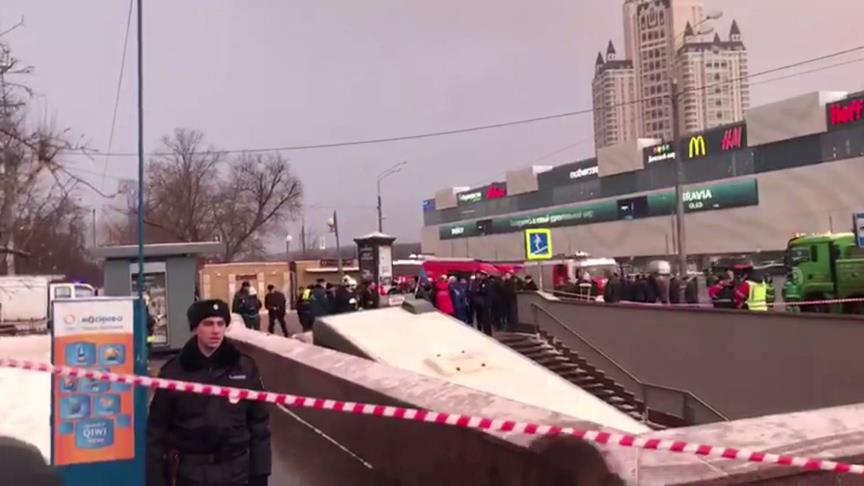 Moskova’da otobüs alt geçide girdi