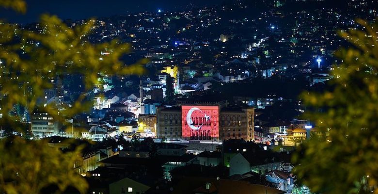 Saraybosna’nın hafızası’ Türk bayrağına büründü