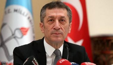 Bakan ; Kayıt ve Kitap Dayatmasına son dedi. Ataşehirdeki Bazı Okullar Dinlemedi…