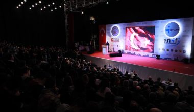 Yatırımda frene basmadılar istihdamda fark yarattılar.