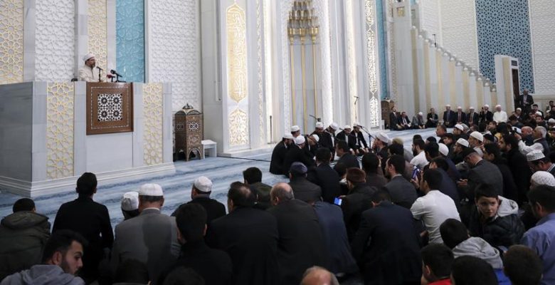 Diyanet İşleri Başkanı Erbaş: Elimizden kitap ve kalem düşmemeli.