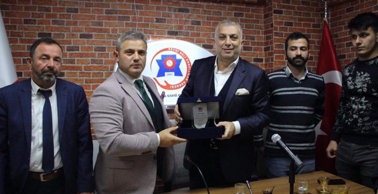 Metin Külünk Sevgi Seli Derneği ile Buluştu.
