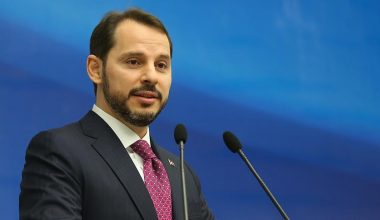 Albayrak CHP’li Erdoğdu’dan kazandığı tazminatı şehit ailelerine bağışladı.