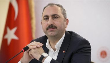 Adalet Bakanı Gül: Gülen’in iadesi için tüm hukuki yolları kullanacağız.