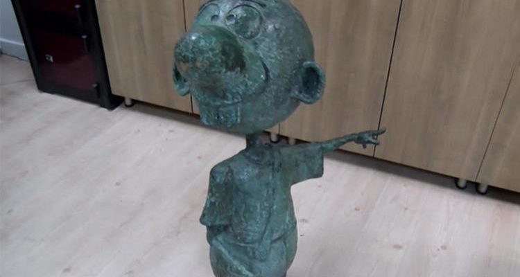 Çalınan ‘Avanak Avni heykeli’ davasında sanık tahliye edildi.