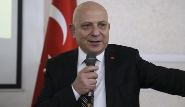 ‘Yapay zeka, insanın yerini tutamaz’.