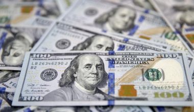 Dolar/TL, 5,2930 seviyesinde işlem görüyor.