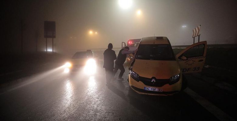 İstanbul’da yoğun sis kazalara neden oldu.