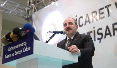 Sanayi ve Teknoloji Bakanı Varank: Üretimin ithal bağımlılığını azaltmayı hedefliyoruz.