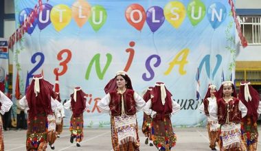 Bugün okullar tatil mi? 24 Nisan Çarşamba okul var mı? 24 Nisan resmi tatil mi?.