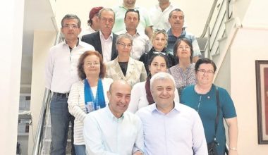 İzmir’de Tunç Soyer ile Tuncay Özkan karşı karşıya geldi.