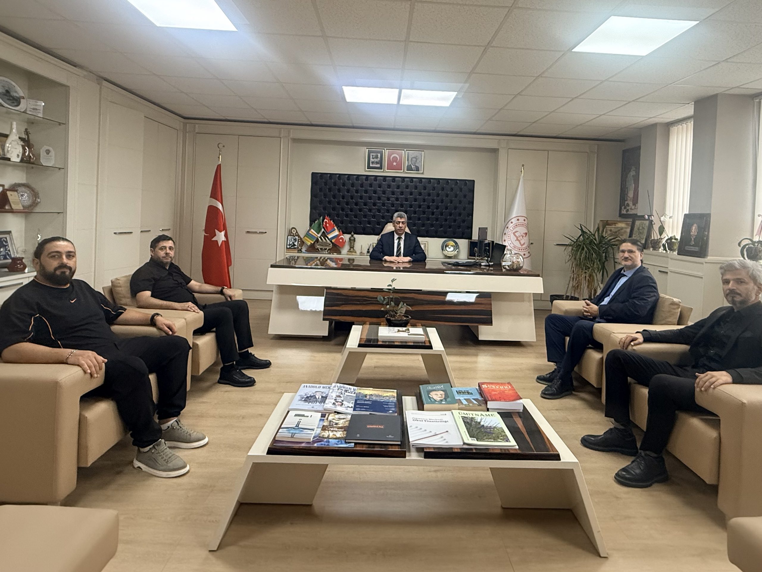 BAĞIMSIZ MEDYA VE GAZETECİLER DERNEĞİ’NDEN ATAŞEHİR İLÇE MİLLÎ EĞİTİM MÜDÜRÜ İSMAİL YILDIRIM’A ZİYARET. Bağımsız Medya ve Gazeteciler Derneği Yönetim Kurulu Başkanı Aydın Özgün